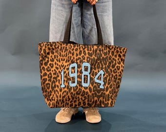 Bolsa de compras personalizada con estampado de leopardo del año universitario