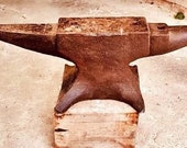 Anvil 206-lb Yorkshire Anvil, Kirkstall Forge, Yorkshire Anvil, Double Horn Anvil with Cutting Table, Approximately 200 Year Old Anvil