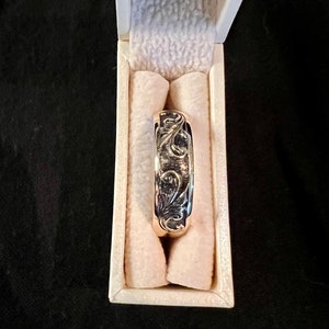 Handgravierter Ehering aus 14k Gold, Ehering für Herren oder Damen, auf Bestellung gefertigt