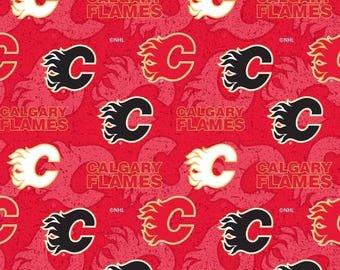 Tecido de algodão com estampa do Calgary Flames da NHL / Face Off (vendido por metro) / Sykel Hockey Fat Quarters e tecidos por metro