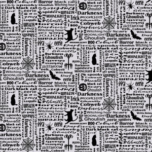 Tela de Halloween, palabras de Halloween en gris, tela Midnight Magic de Studio-E Fabrics. Yardaje de Halloween y Fat Quarters disponibles.