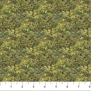 以下が含まれることがあります： 緑、茶色、黄色の葉と枝が繰り返し描かれたシームレスな生地パターン。パターンは森の床を連想させる。