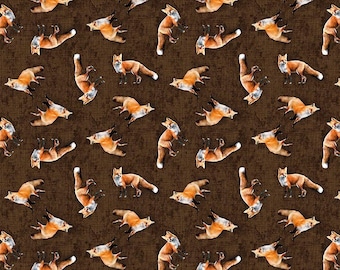 Tessuto Back Country Fox su marrone di Clothworks Material Metratura e quarti di grasso disponibili
