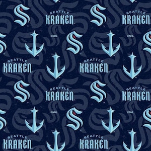 NHL-Hockey-Stoffe der Seattle Kraken / Baumwollstoffe von Face Off (Großpackung) / Lizenzierte Sykel-Hockey-Stoffe (Fat Quarters & Meterware)