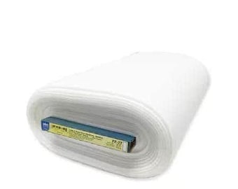 Espuma flexible de 50 cm de ancho de Pellon, se vende en incrementos de 1 yarda. Se encuentra en Artículos de acolchado y costura.