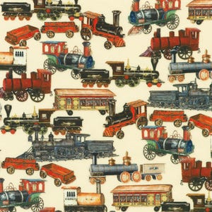 Könnte beinhalten: Ein Stoffmuster mit einer wiederkehrenden Illustration von alten Dampflokomotiven, Personenwagen und Güterwagen in Rot-, Schwarz-, Blau- und Cremetönen. Die detaillierten Zugmotive sind auf einem hellen cremefarbenen Hintergrund verteilt.