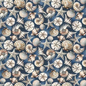 Kustnäckor på mörkblått Coastal Escape av Benartex-tyg i Ocean Sea Boating Yardage och Fat Quarters