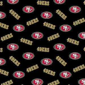 Peut inclure: Fond noir avec un motif répété du logo des 49ers de San Francisco et le texte "49ERS" en or. Le logo est un ovale rouge avec un "SF" blanc à l'intérieur.