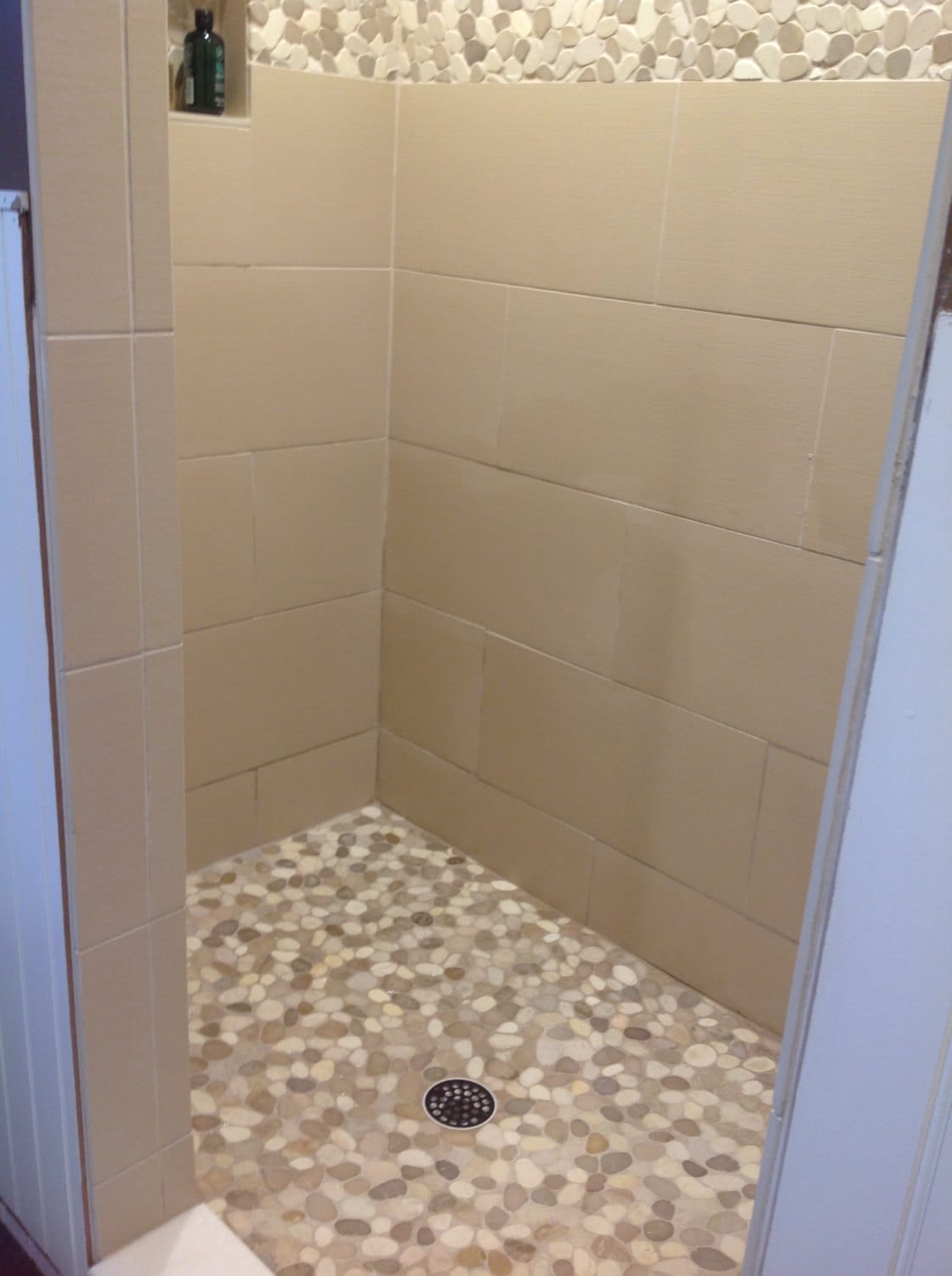CNK Tile Natural Hand Selected Sliced Java Tan and White Pebble Tile ...