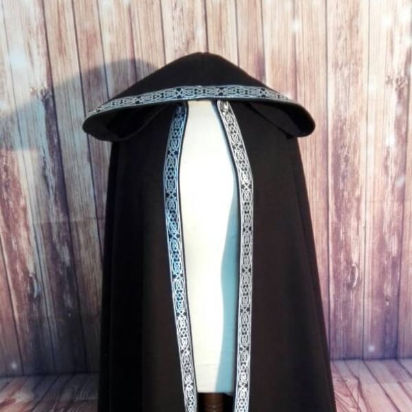 Wollmantel mit halbkreisförmiger Kapuze