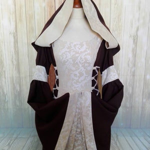 robe de prêtresse médiévale avec capuche