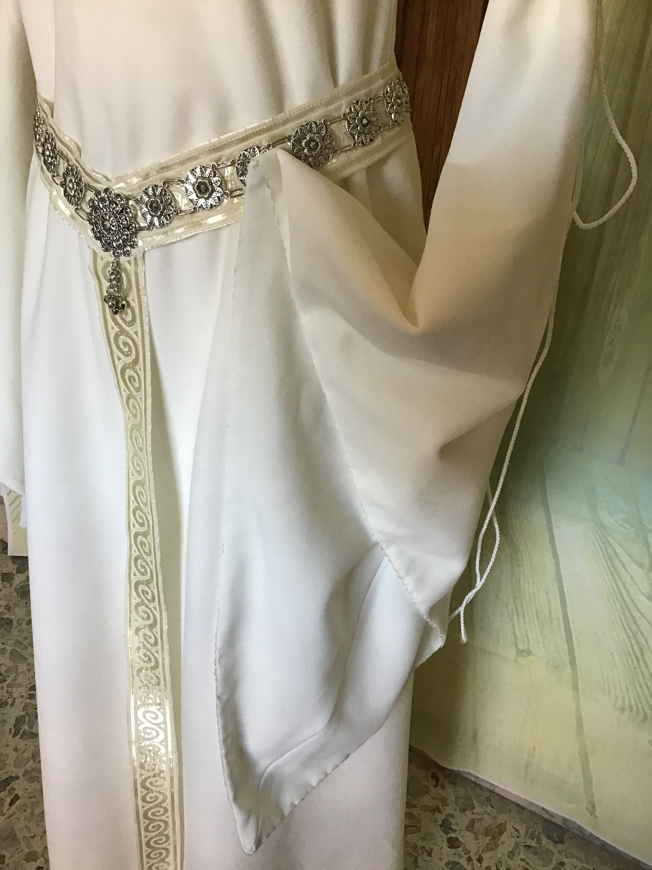 ロード・オブ・ザ・リング』のローハンの白いドレスのエオウィン