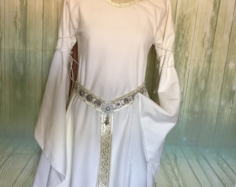 ロード・オブ・ザ・リング』のローハンの白いドレスのエオウィン