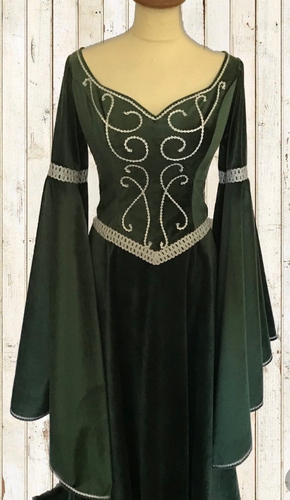 Pinterest  Fantasy costumes, Fantasy dress, Elf costume