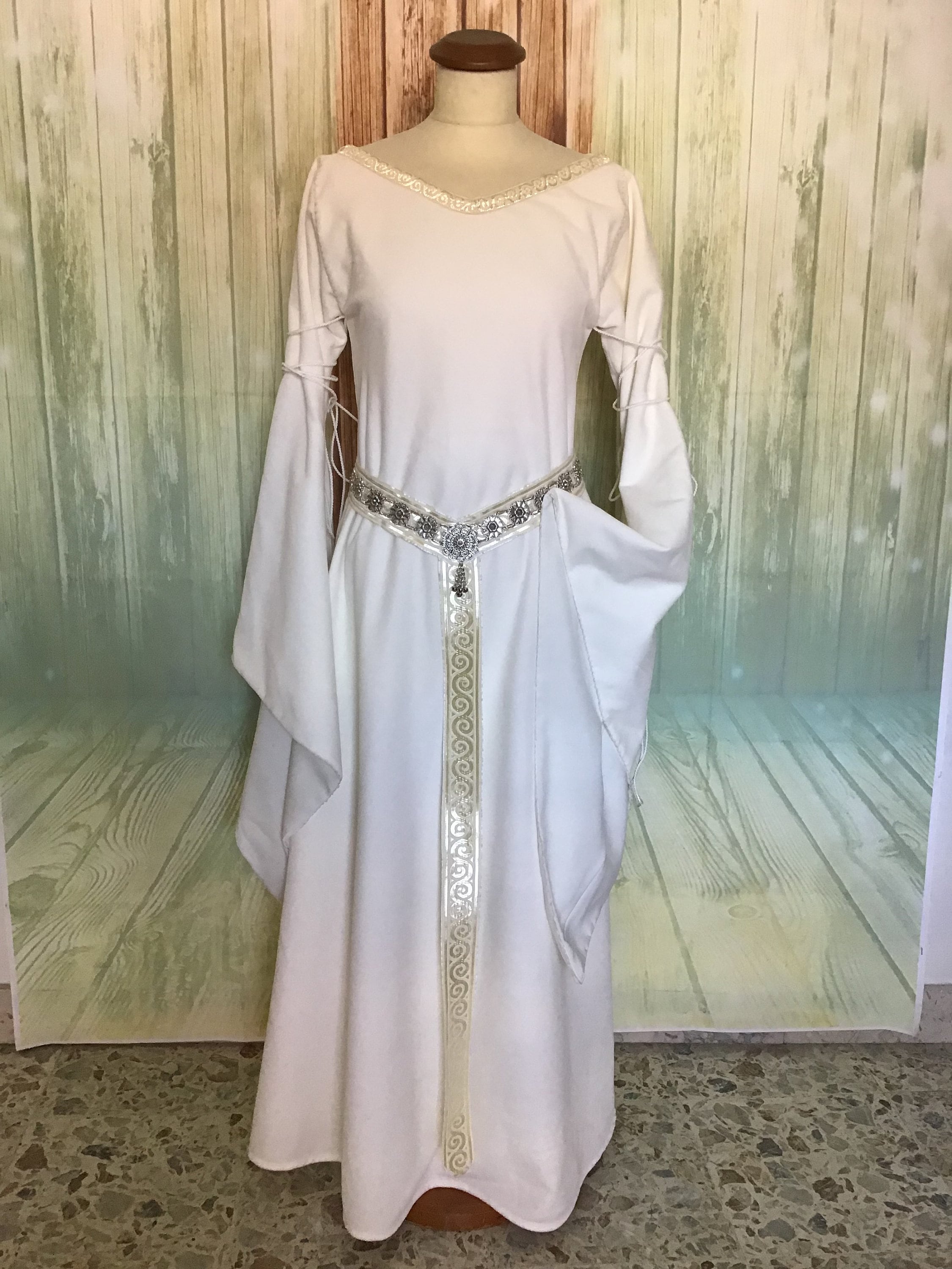 ロードオブザリング　エオウィン　衣装　ホールドレス ロード・オブ・ザ・リング』のローハンの白いドレスのエオウィン