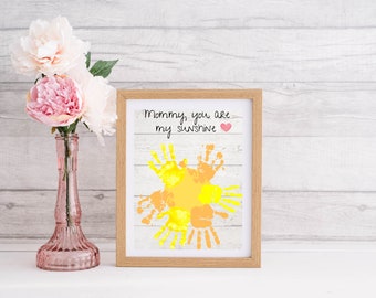 Imprimible Mamá Eres Mi Sol Huella de Mano Sol para el Día de la Madre