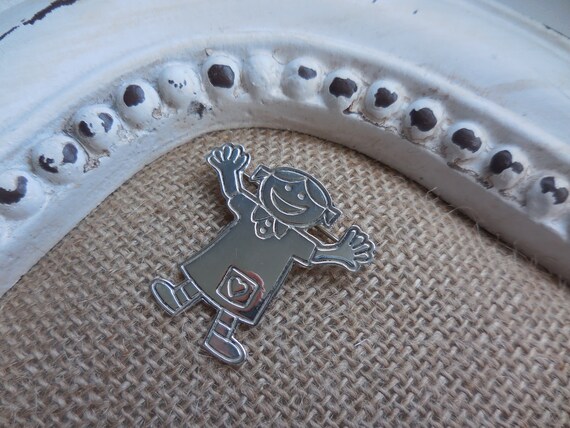 Save the Children Smiling Girl with a Heart Vintage Pin / Brooch View 4