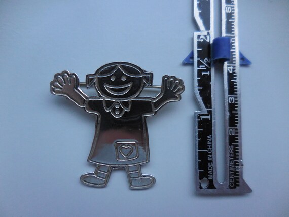 Save the Children Smiling Girl with a Heart Vintage Pin / Brooch View 6