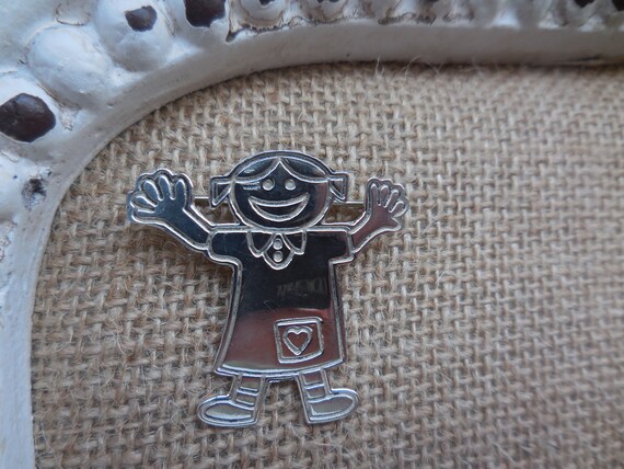 Save the Children Smiling Girl with a Heart Vintage Pin / Brooch View 3