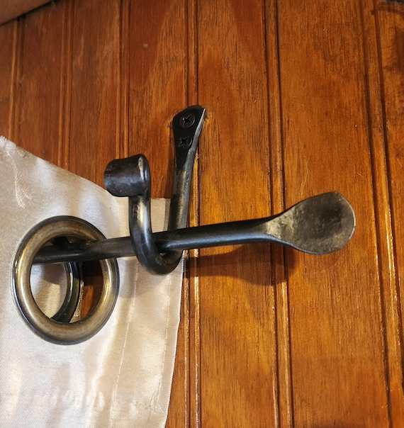 Handgeschmiedete Gardinenstange mit Haken aus 3/8-Zoll-Rundmaterial von 30 bis 320 cm, wählen Sie einfach Ihre Größe und Ihr Motiv