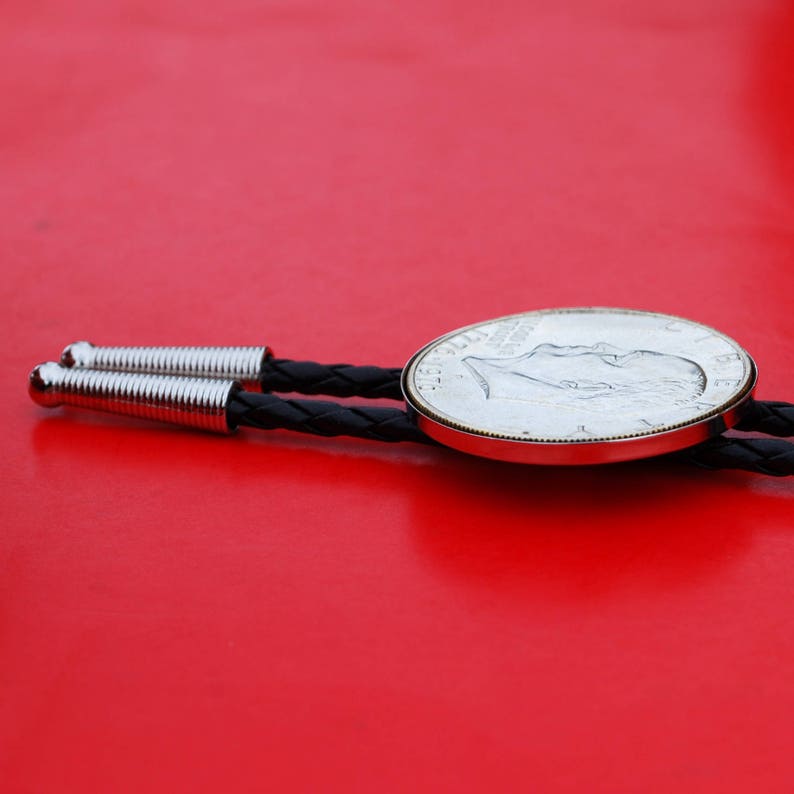 US 1971 ~ 1978 Eisenhower Dollar BU Uncirculated Coin Simple Slide 36 black Leatherette Cord Bolo Tie NEW