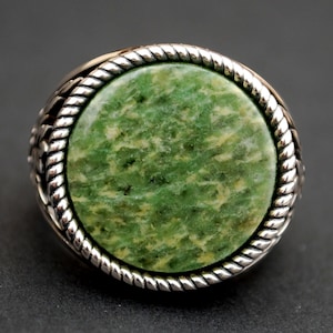 Gorgeous Wyoming Green Jade Cabochon 925 Sterling Silver Signet Ring New - Bank Note Olive Leaf Design - Wyoming&#39;s Official State Gemstone