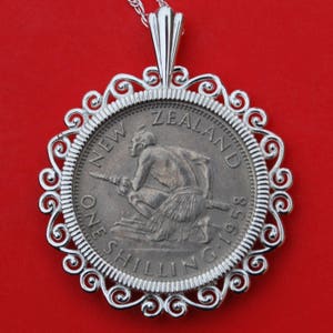 1947 ~ 1965 New Zealand One Shilling Coin 925 Sterling Silver Necklace NEW - Crouched Maori Warrior