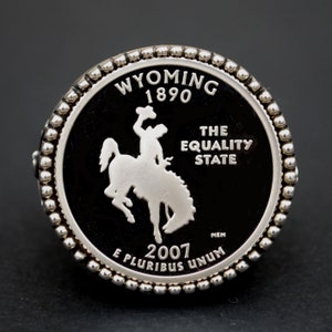 US 2007 Wyoming State Quarter 90% Silver BU Uncirculated Proof Coin 925 Sterling Silver Signet Ring NEW - American Eagle Design