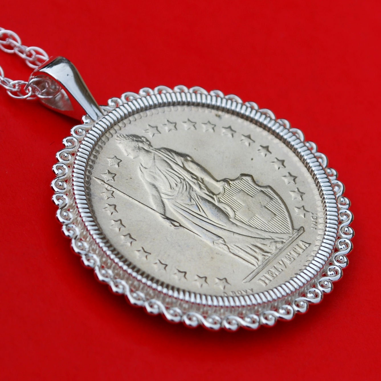2365.　銀貨　美品　1963年　ヘルヴェティア像　2フラン il_fullxfull.1538565100_1wm8.jpg