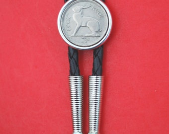 Irish Irland 3 Pence Lucky Rabbit Hase Münze 36 &quot;Kunstleder Schnur Silber Bolo Tie NEU