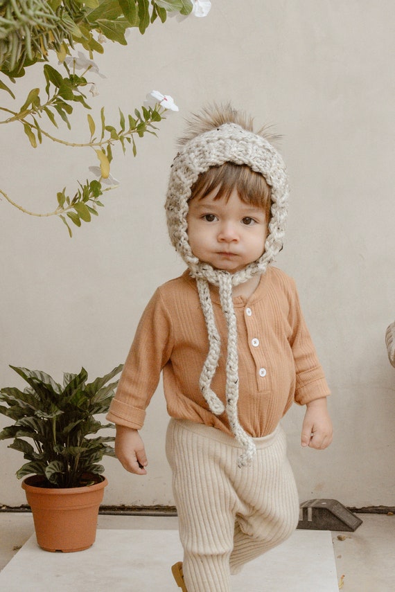 Bonnet en tricot pour b b tout petit avec pompon. Bonnet lutin