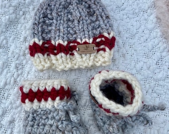 Sock Monkey baby set. Lumberjack baby knit hat and booties. Bring Baby home outfit. Baby shower gift ideas