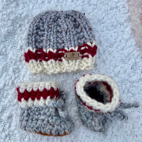 Sock Monkey baby set. Lumberjack baby knit hat and booties. Bring Baby home outfit. Baby shower gift ideas