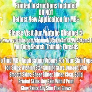 Peut inclure: Un arri&egrave;re-plan aquarelle color&eacute; avec du texte qui dit "Instructions imprim&eacute;es incluses NE PAS Refl&eacute;ter la nouvelle application pour MB+ Veuillez visiter notre cha&icirc;ne Youtube @ https://www.youtube.com/channel/UCnknx4mYX2WL4CXgm4TMnlw Recherche YouTube : Thimble Threads Pour trouver des vid&eacute;os d'application MB+ pour votre type de peau : Peaux en feuille : Wishing Star, Shining Stars, Unicorn, 50th Peaux lisses : Paillettes transparentes, Paillettes, Transparent, Solide Peaux imprim&eacute;es : Toute peau avec un imprim&eacute; Peaux brillantes : Toute peau qui brille"