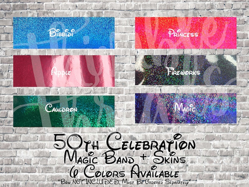 Peut inclure: Six couleurs diff&eacute;rentes de vinyle iridescent avec des superpositions de texte. Les couleurs sont le bleu, le rouge, le rose, le noir et blanc, le vert et le violet. Les superpositions de texte sont "Bibbidi", "Princess", "Apple", "Fireworks", "Cauldron", et "Magic". Le texte "50th Celebration Magic Band + Skins 6 Colors Available" est sous les &eacute;chantillons de vinyle. Le texte "*Bow Not Included. Must Be Ordered Separately" est sous le texte.