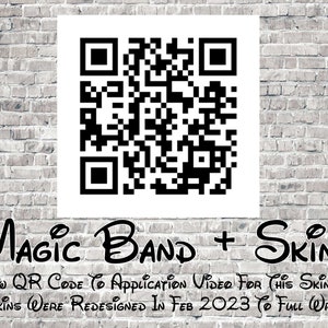 Peut inclure: Un code QR noir et blanc avec le texte "MAGIC BAND + SKINS" en dessous. Le texte comprend &eacute;galement les &eacute;l&eacute;ments suivants : "*FOLLOW QR CODE TO APPLICATION VIDEO FOR THIS SKIN (TYPE*" et "*SKINS WERE REDESIGNED IN FEB 2023 TO FULL WRAP*"