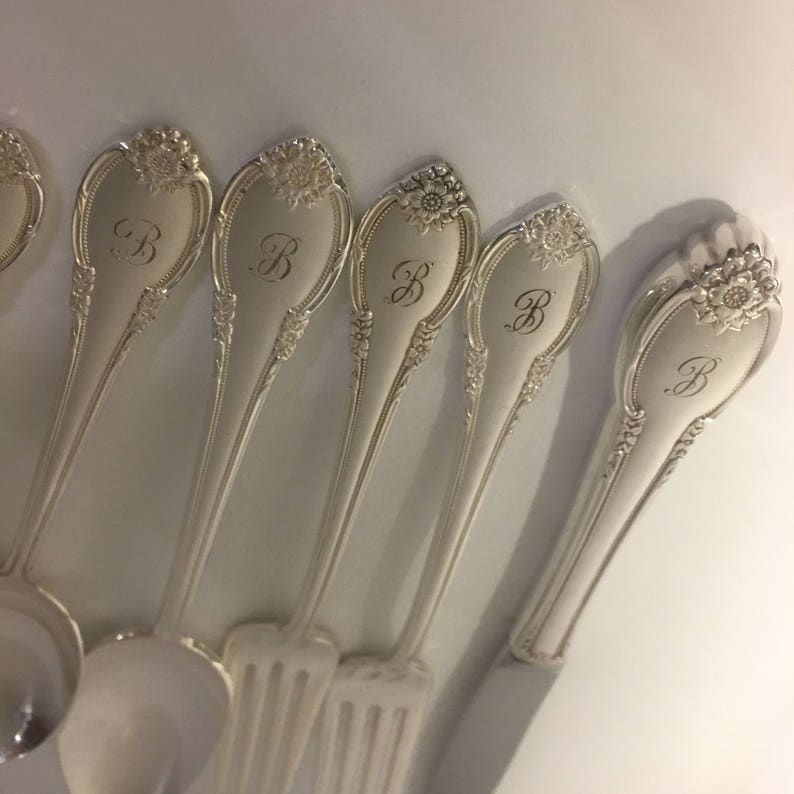 International REMEMBRANCE Silverware Set, Dinner Service for 8, 1847 Rogers Bros 1948, 7 Pieces Setting Silver Plate Flatware Monograms B image 3