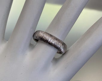 Vintage Textured 10K White Gold Wedding Band - Size 10