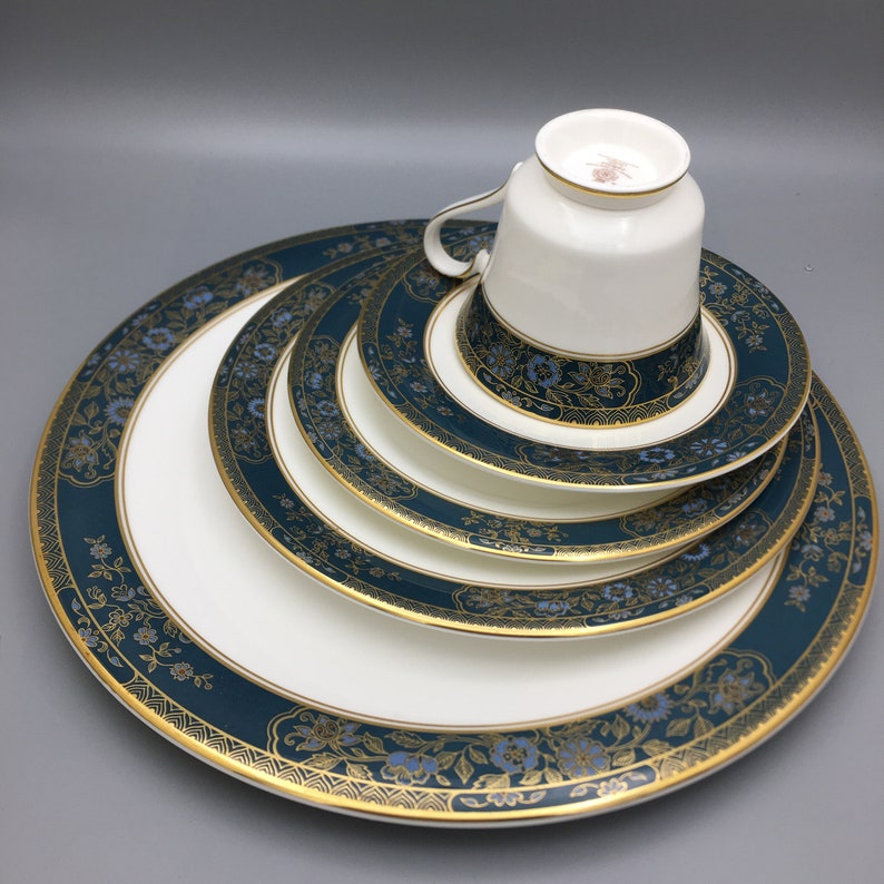 ROYAL DOULTON Carlyle Pattern H5018 Five Piece Place Setting Etsy