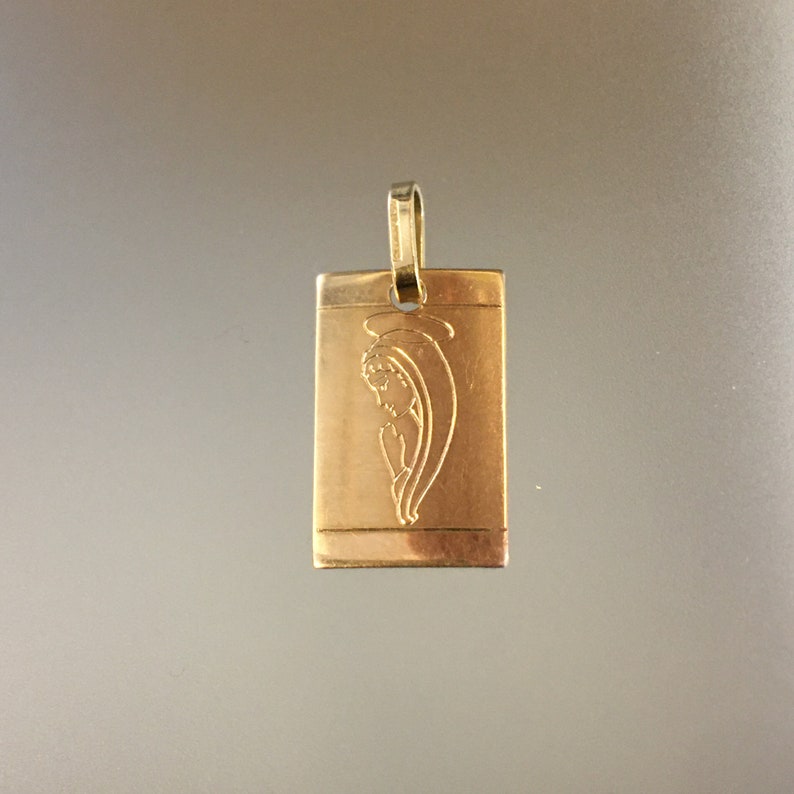 Modern Praying Madonna 18k Gold Pendant Etched Image Virgin Mary Pendant Italian 750 Gold Religious Pendant 750 Italian Yellow Gold Pendant
