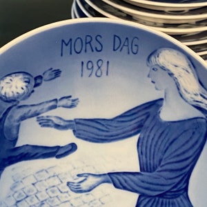 Vintage Royal Copenhagen Mogs Dag 1981 Mother and Child Plate, Mothers Day Gift Year You Were Born Gift, 70s Danish Cobalt Blue Porcelain