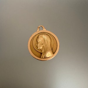 Art Deco 18k Gold Madonna Pendant: French Religious Charm, 1940s
