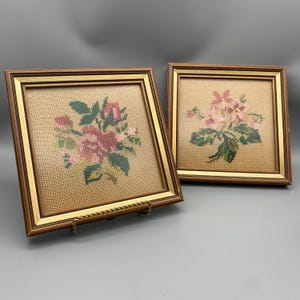 Vintage gerahmte Stickarbeit: Rose & Blume, 1970er Jahre Blumen Wanddeko