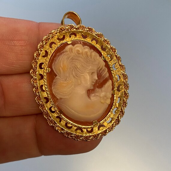 Vintage 18K Gold Italian Cameo Pendant 