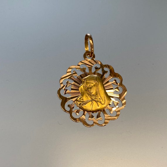 Vintage Madonna Pendant 10k Yellow Gold Virgin Mar
