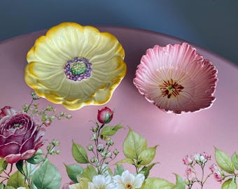 Royal Winton Grimwades Salt and Pepper Cellars: 3D Flower Bowls