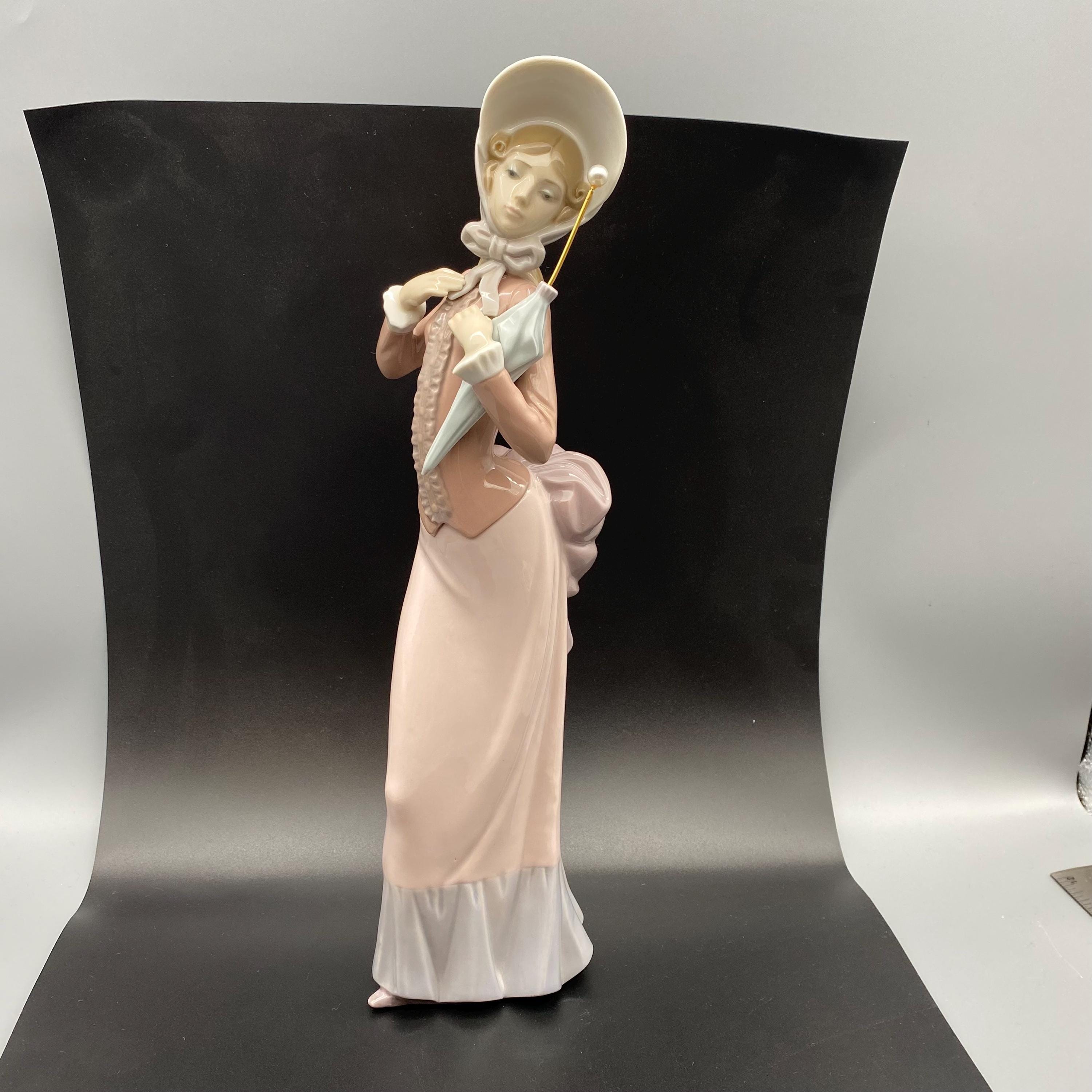 リヤドロ/傘を持つ少女 リヤドロ LLADRO 磁器人形 「傘を持つ少女」5210 - メルカリ