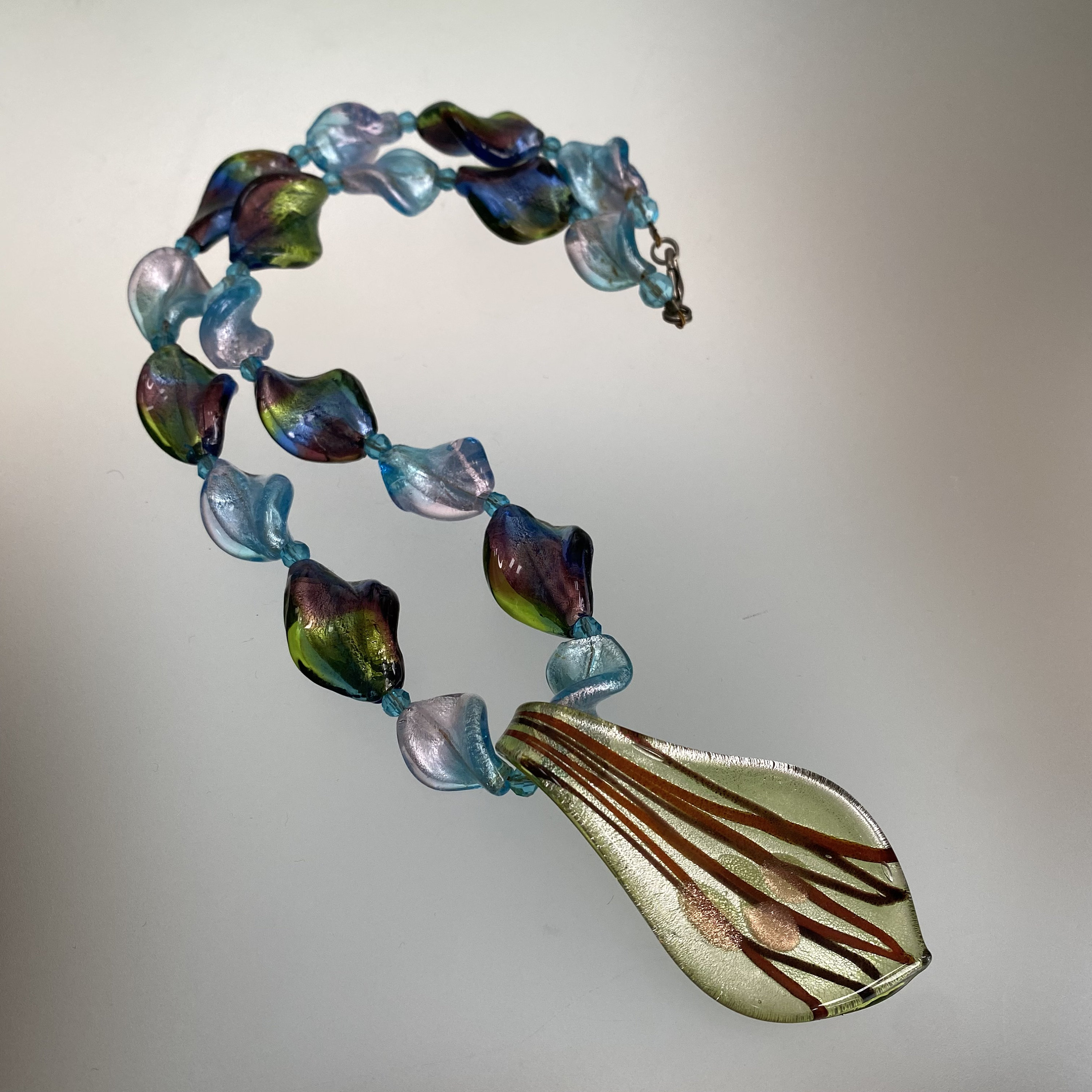 Collier Ancien En Verre Murano - Perles Torsadées Blanches - Occasion