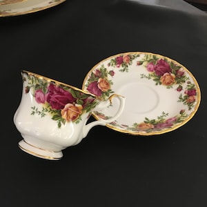 Royal Albert Tea Cup and Saucer Old Country Roses, Vintage Royal Albert  Floral Porcelain Teacup, fine bone china English Porcelain