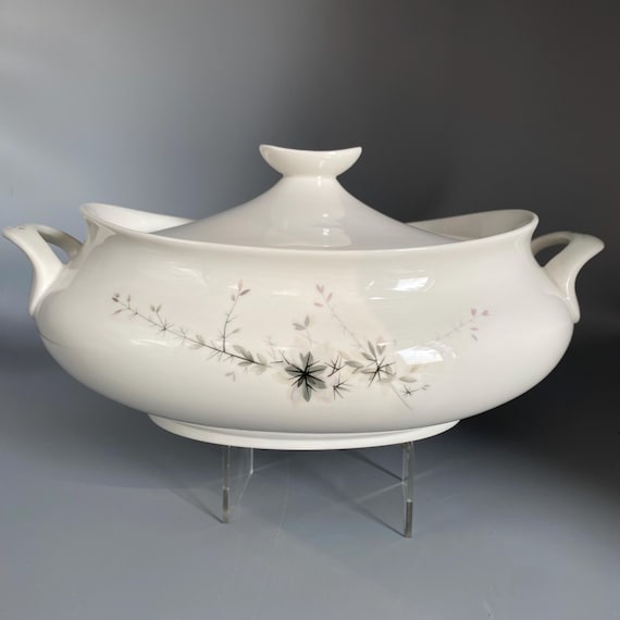 Royal Doulton Greenbrier Covered Vegetable Bowl: English 